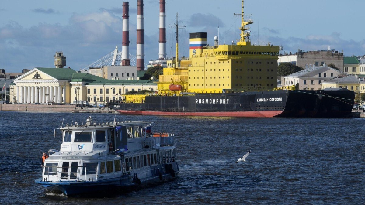 Набережная лейтенанта Шмидта Красин