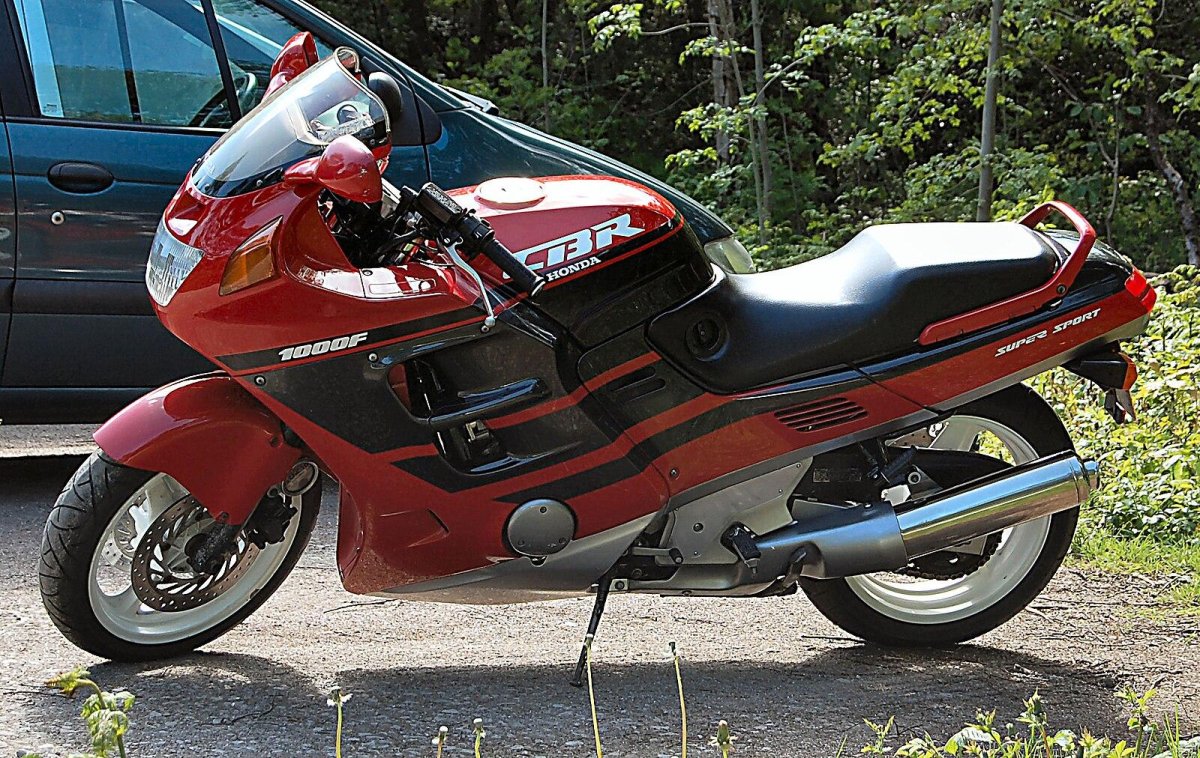 Хонда CBR 1000 F