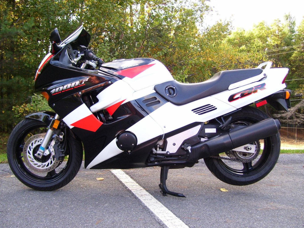 Мотоцикл Honda CBR 1000 F