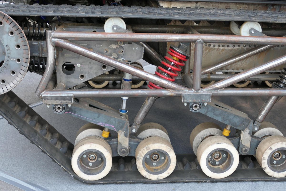 Гусеничный вездеход Юкон