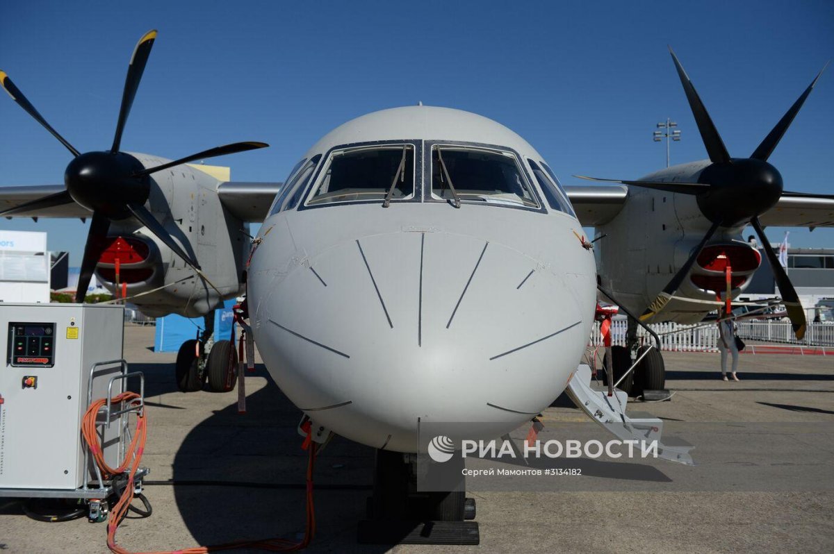 Самолет АН-132d