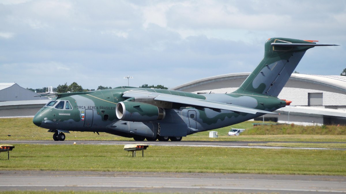 Самолет Embraer Kc-390