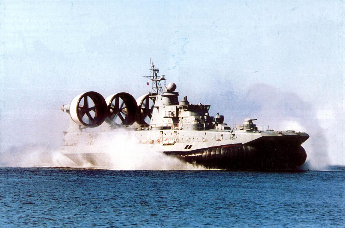 Десантный корабль ЗУБР 12322