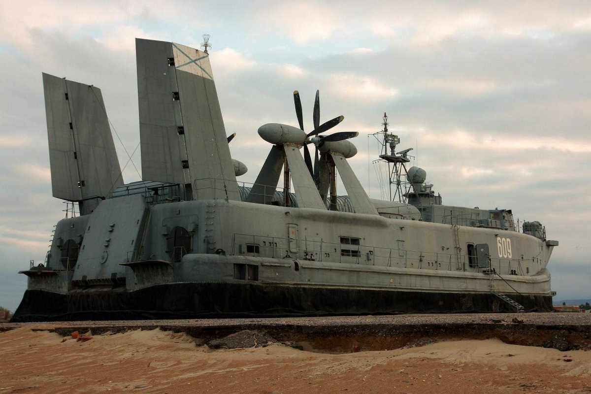 Лунь экраноплан в Дербенте