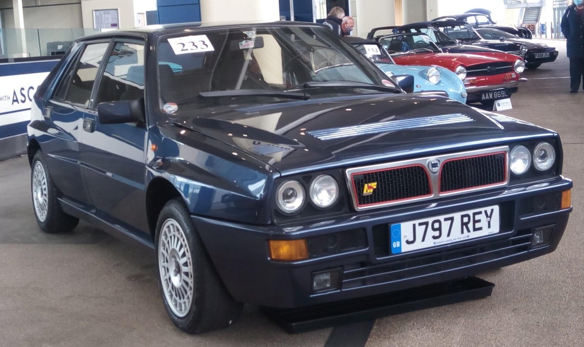 Лянча Дедра интеграле