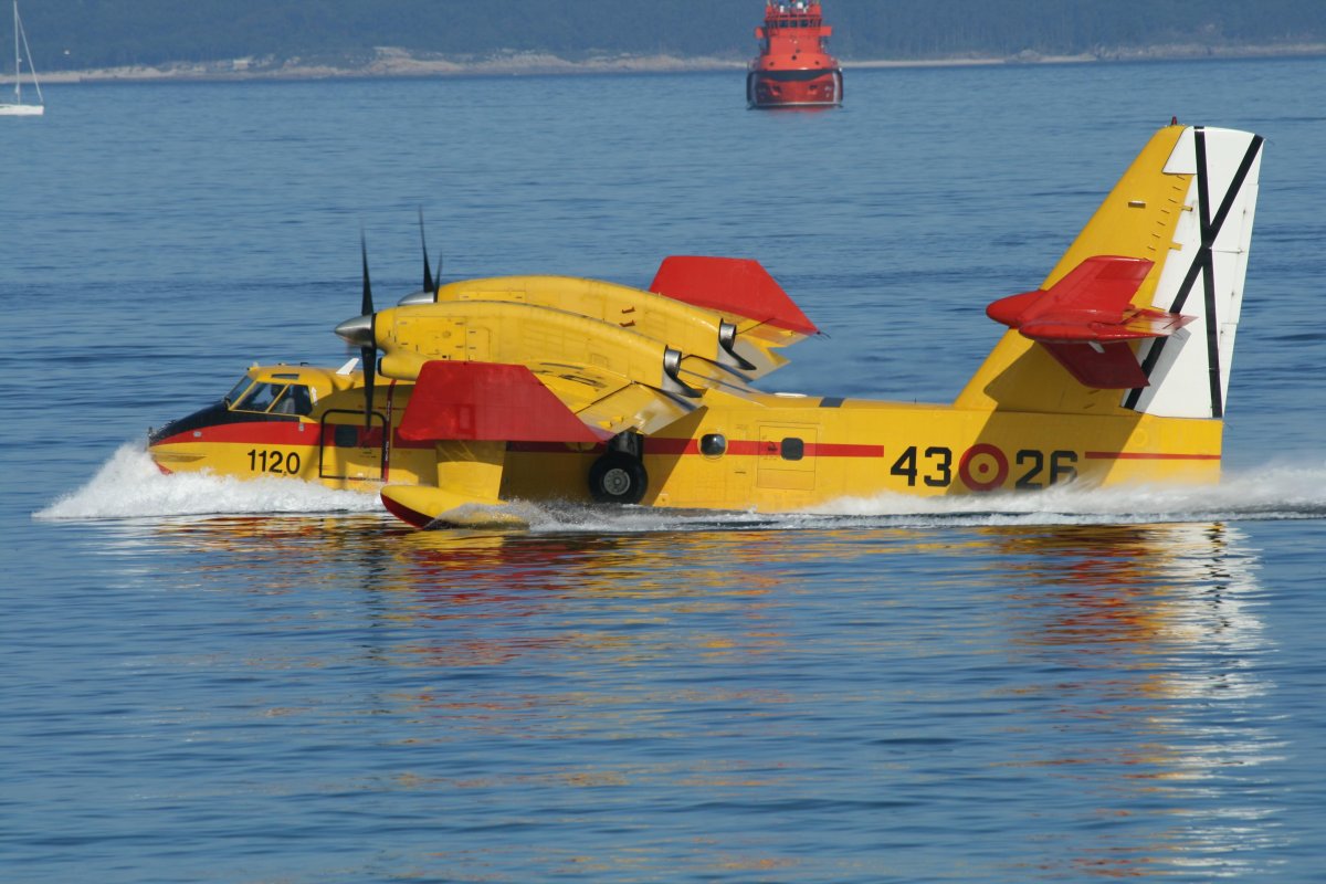 Canadair CL-215