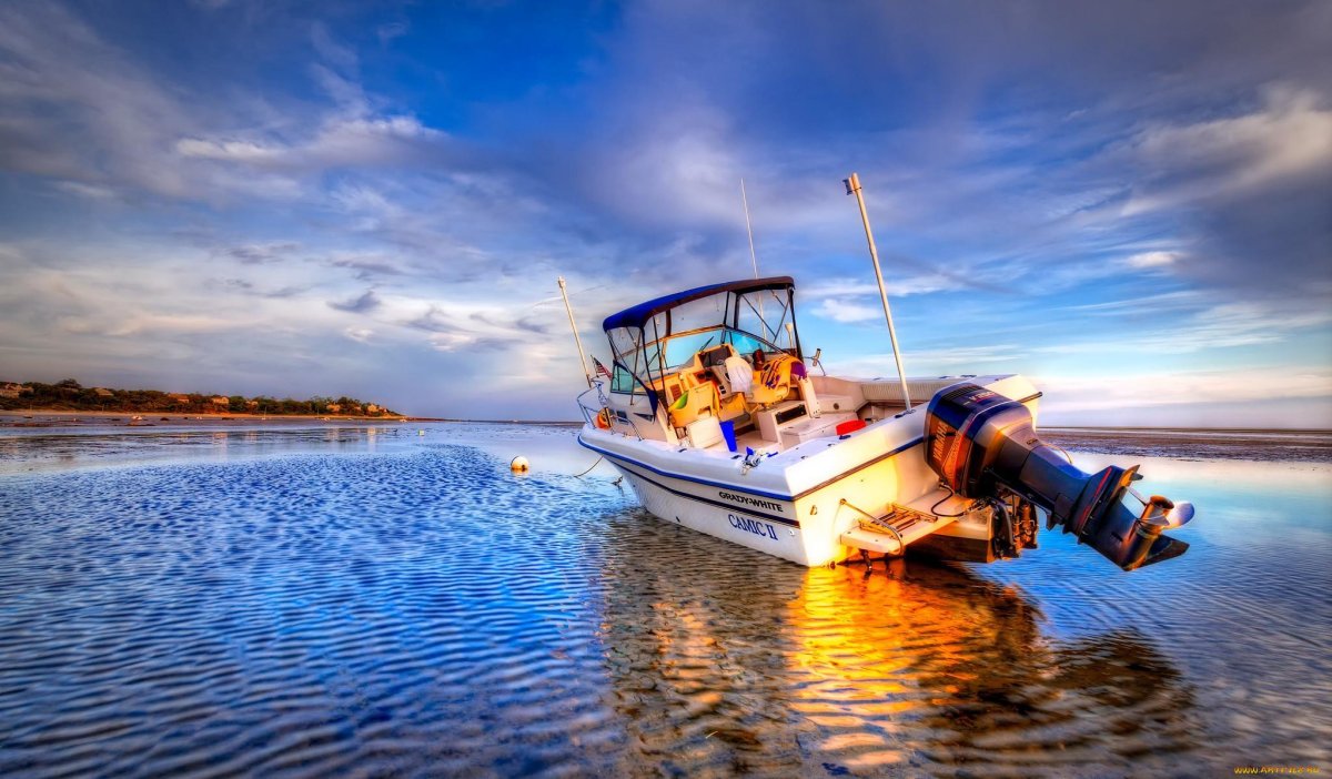 Лодка на воде