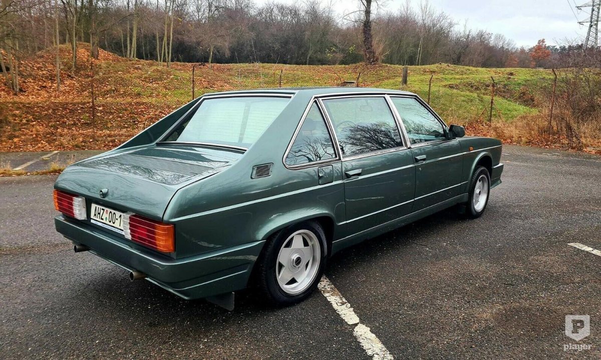 Татра 613 седан