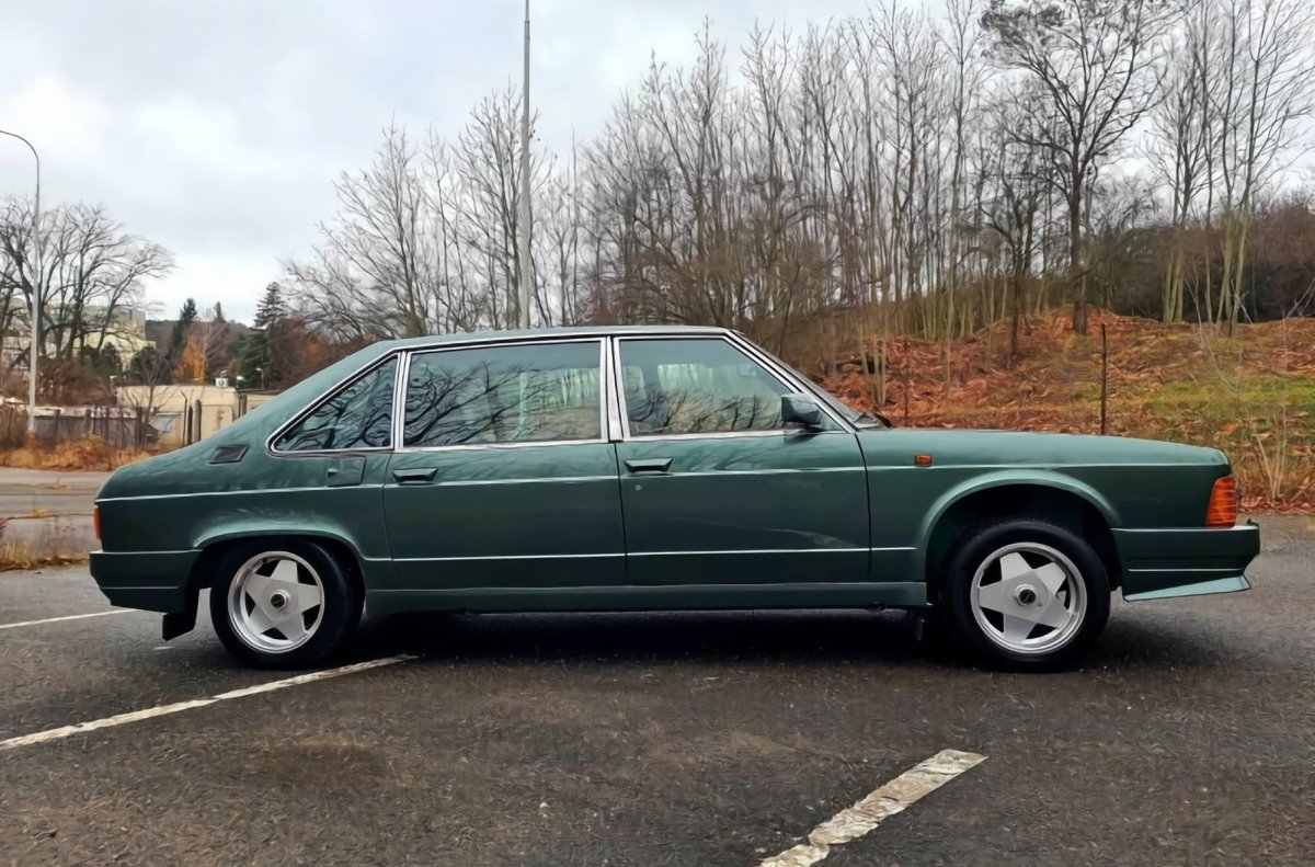 Татра 613 седан