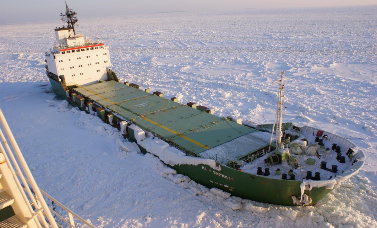 Вайгач судно