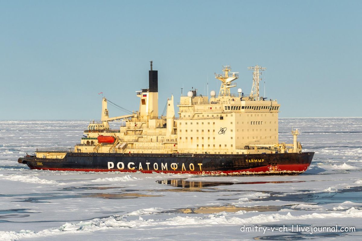 Атомные ледоколы Таймыр и Вайгач
