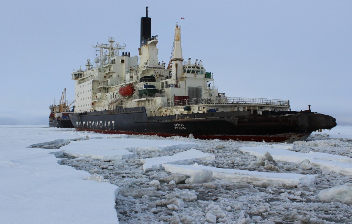 Ледокол Таймыр и Вайгач