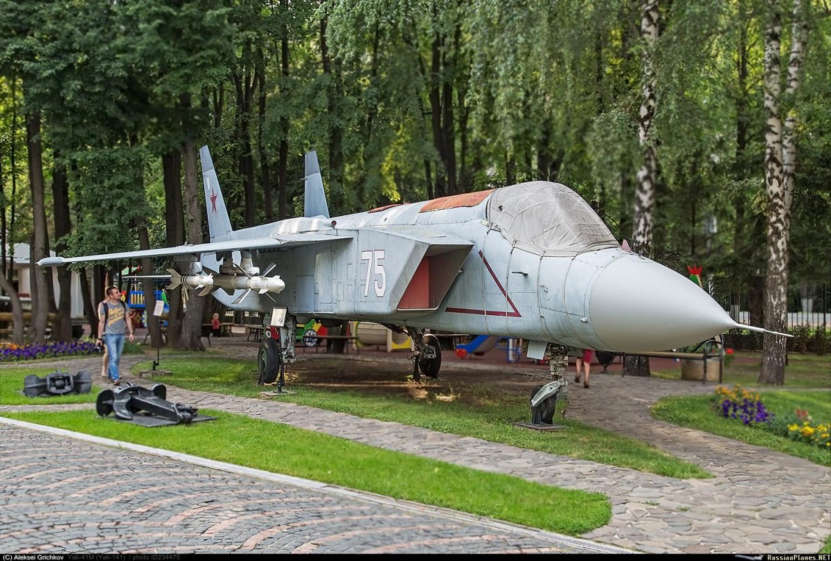 Як 141 в музее Задорожного