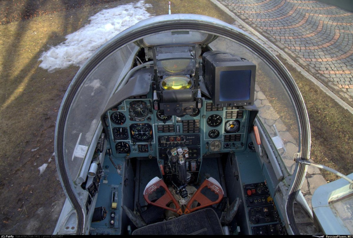 Yak-141 кабина