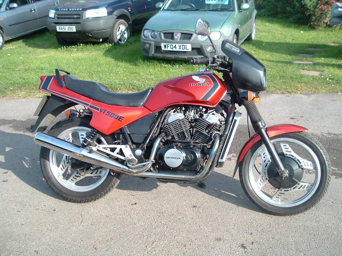 Honda vt500e