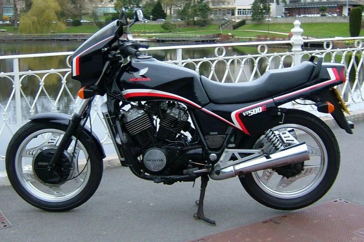 Honda vt500e