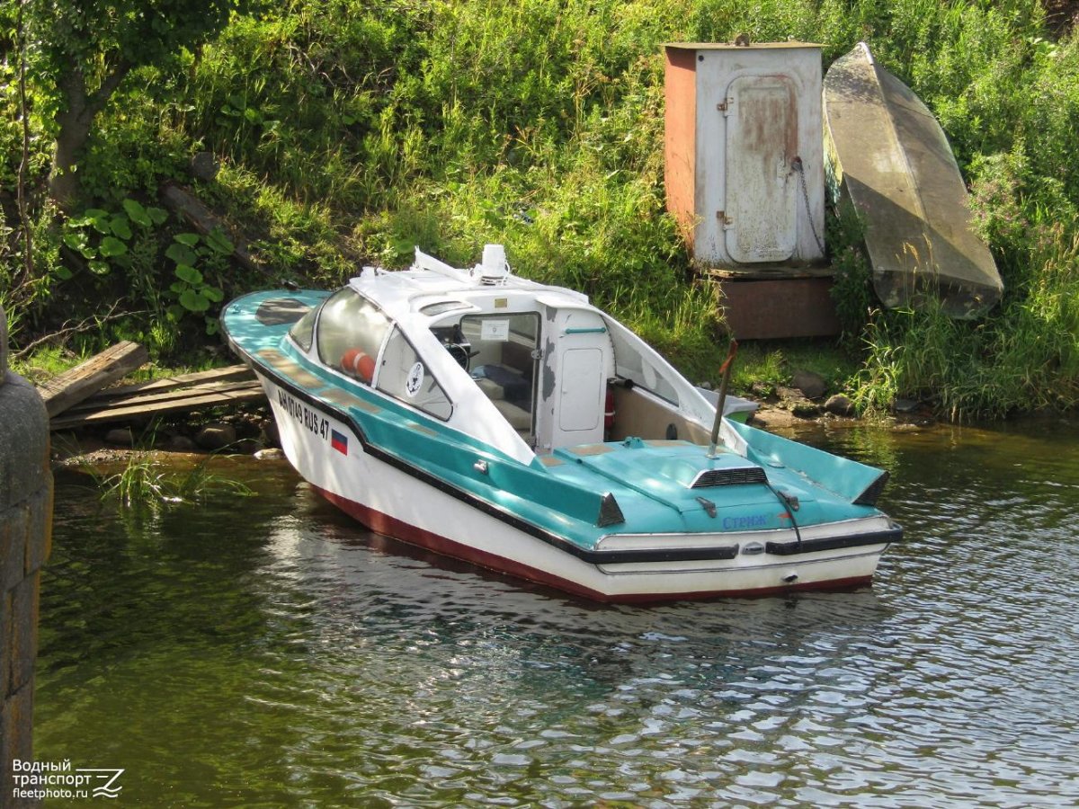 Катер Стриж 1390