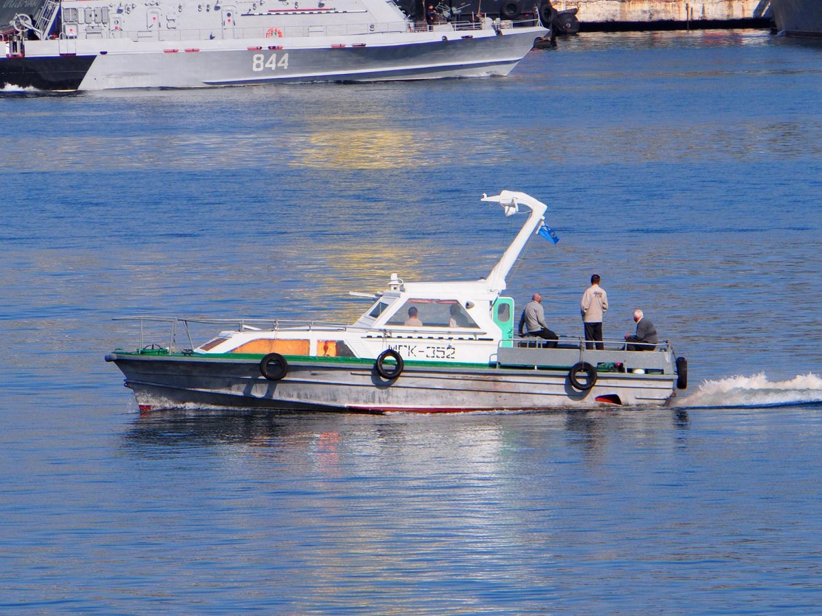 Малый гидрографический катер МГК-675