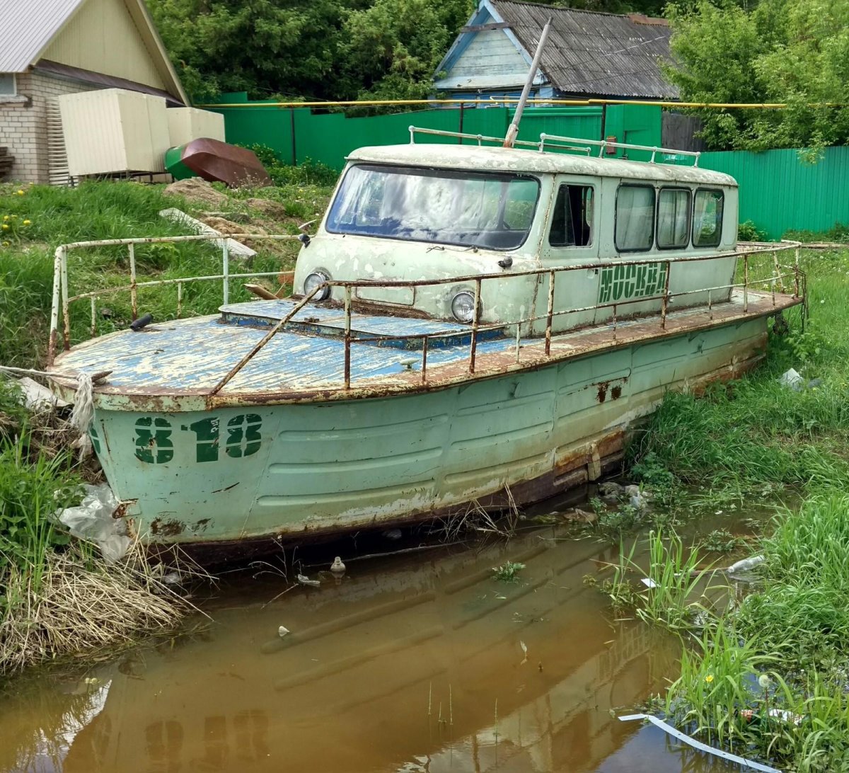 Старый катер