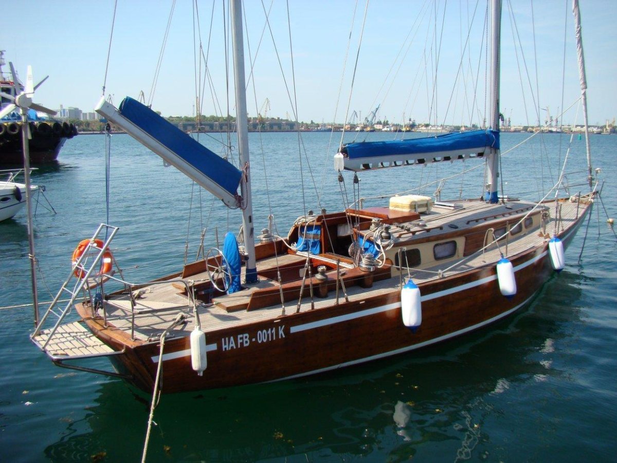 Моторные яхты Конрад Классик 68