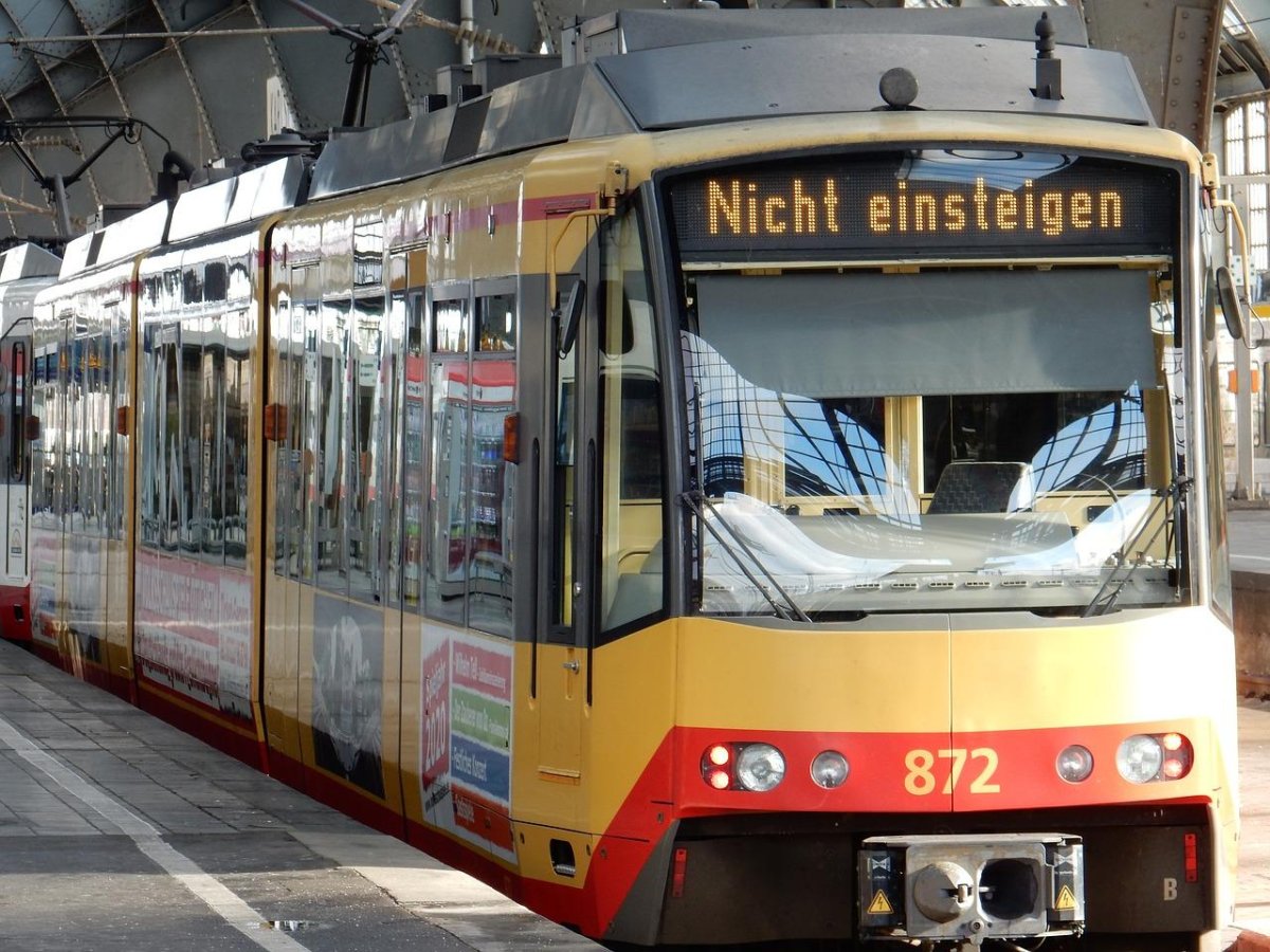 Трамвай поезд