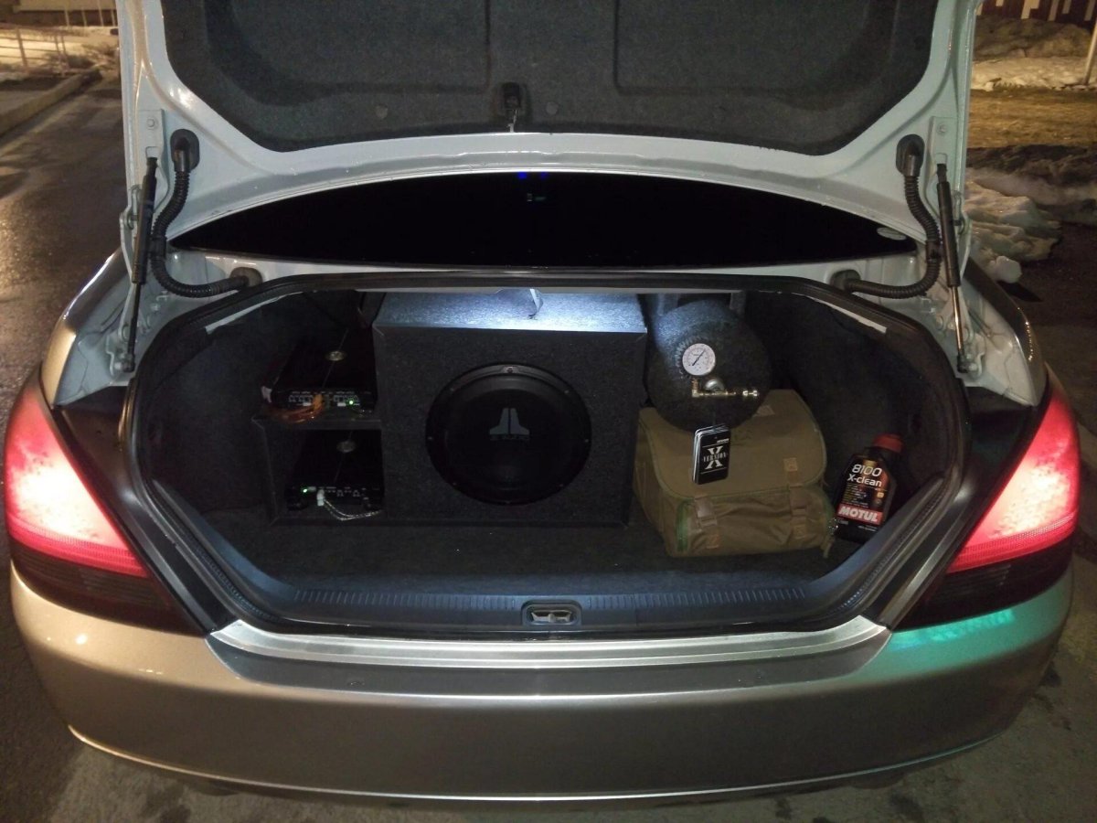 Сабвуфер в Nissan Teana j32