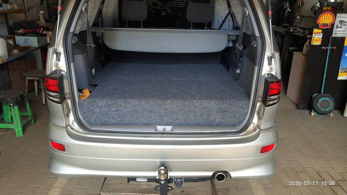 Toyota Estima багажник