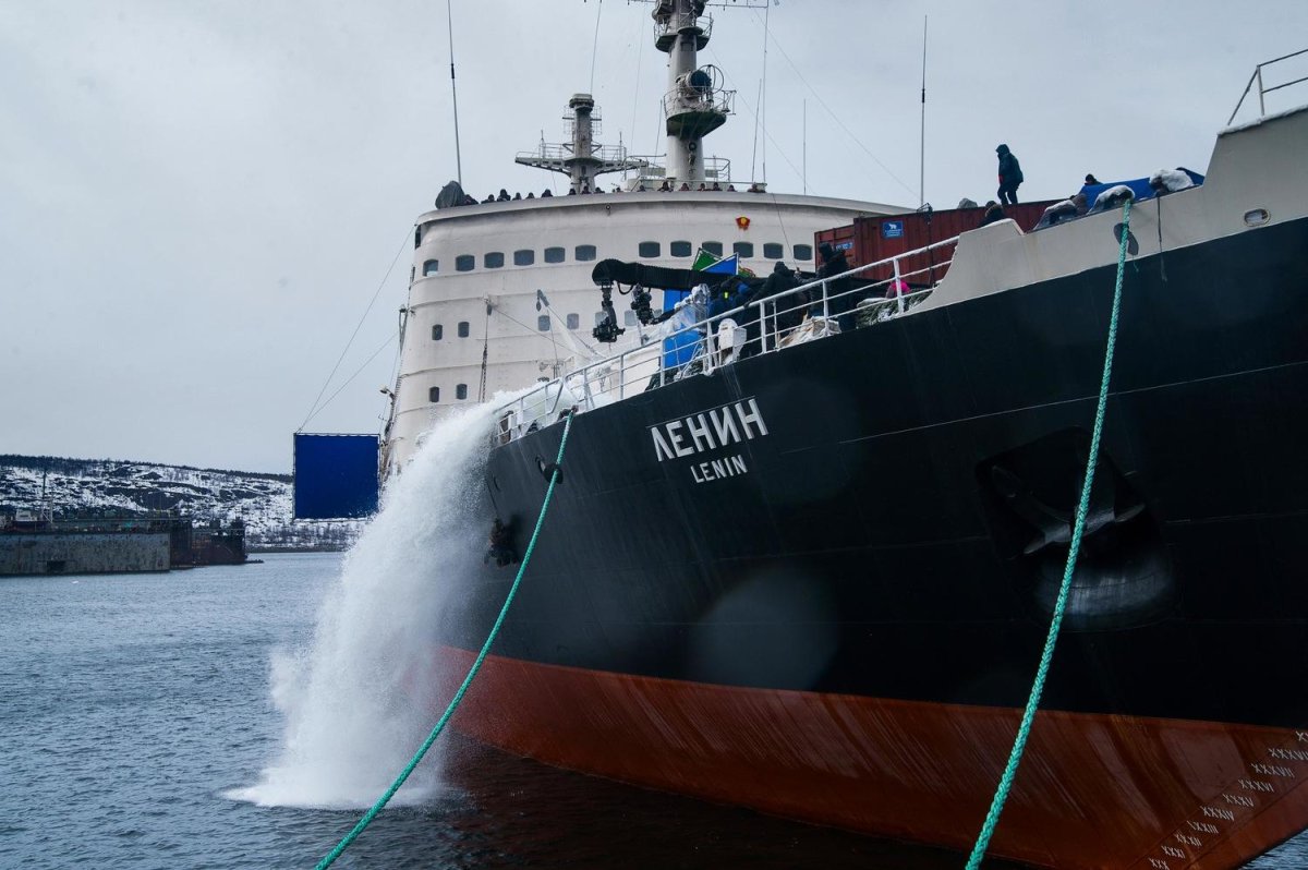 Ледокол Михаил сомов