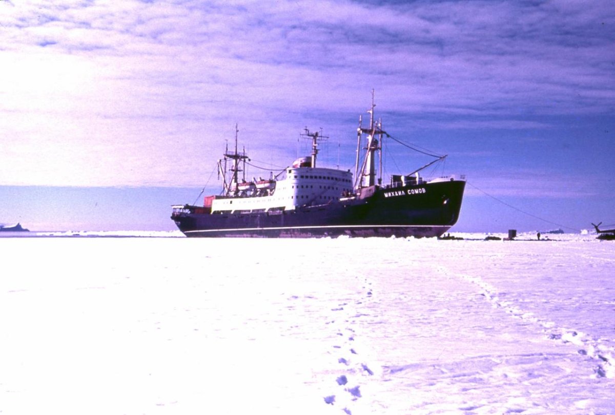 Ледокол Михаил сомов