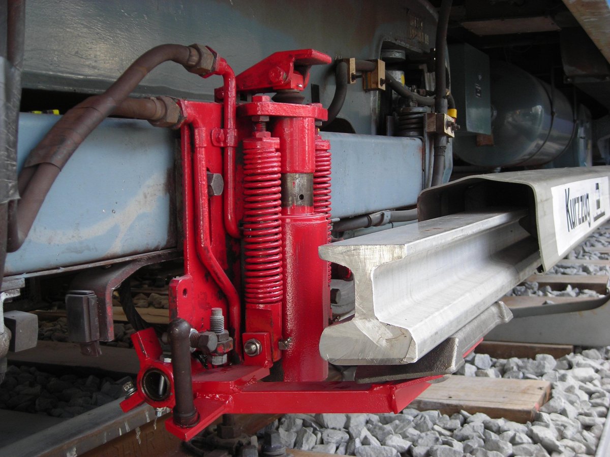 Токоприемник вагона метрополитена