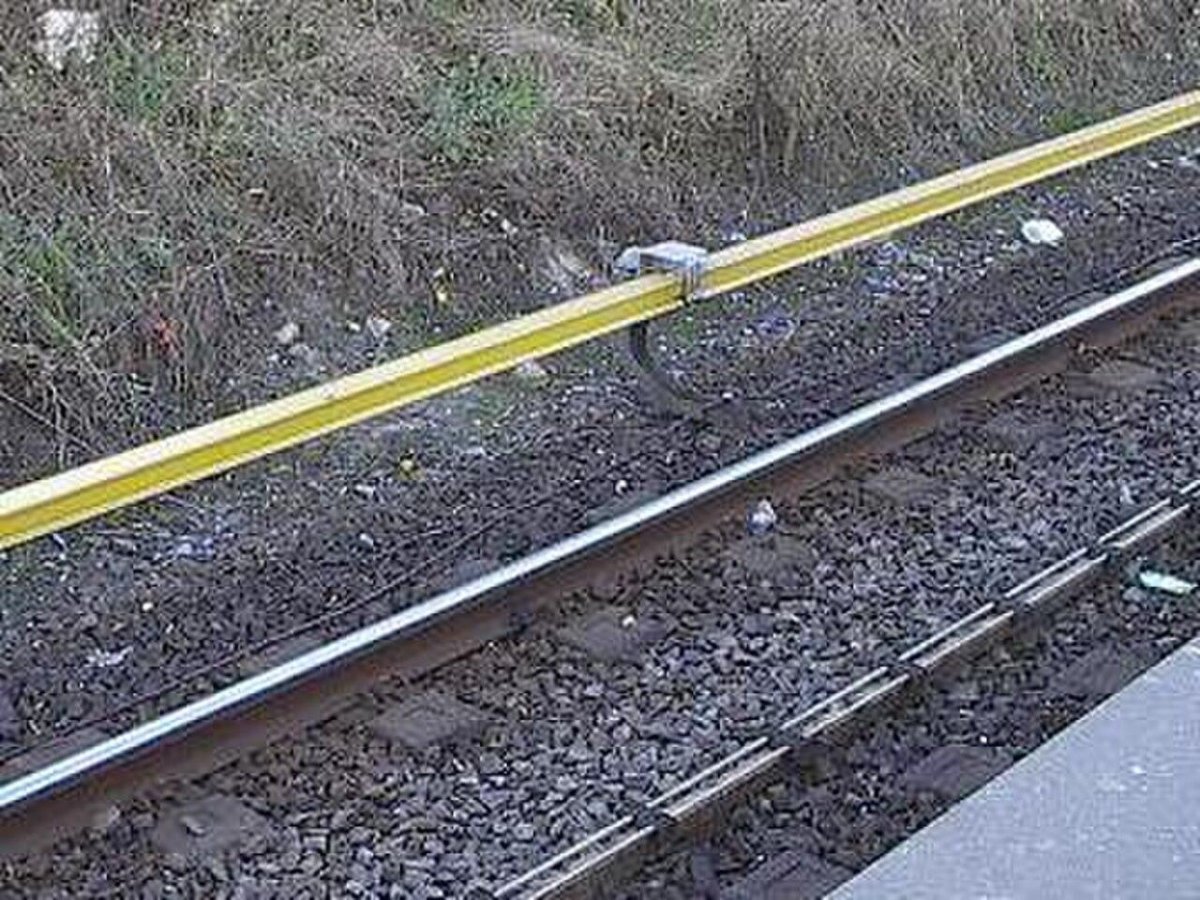 Контактный рельс 825 вольт