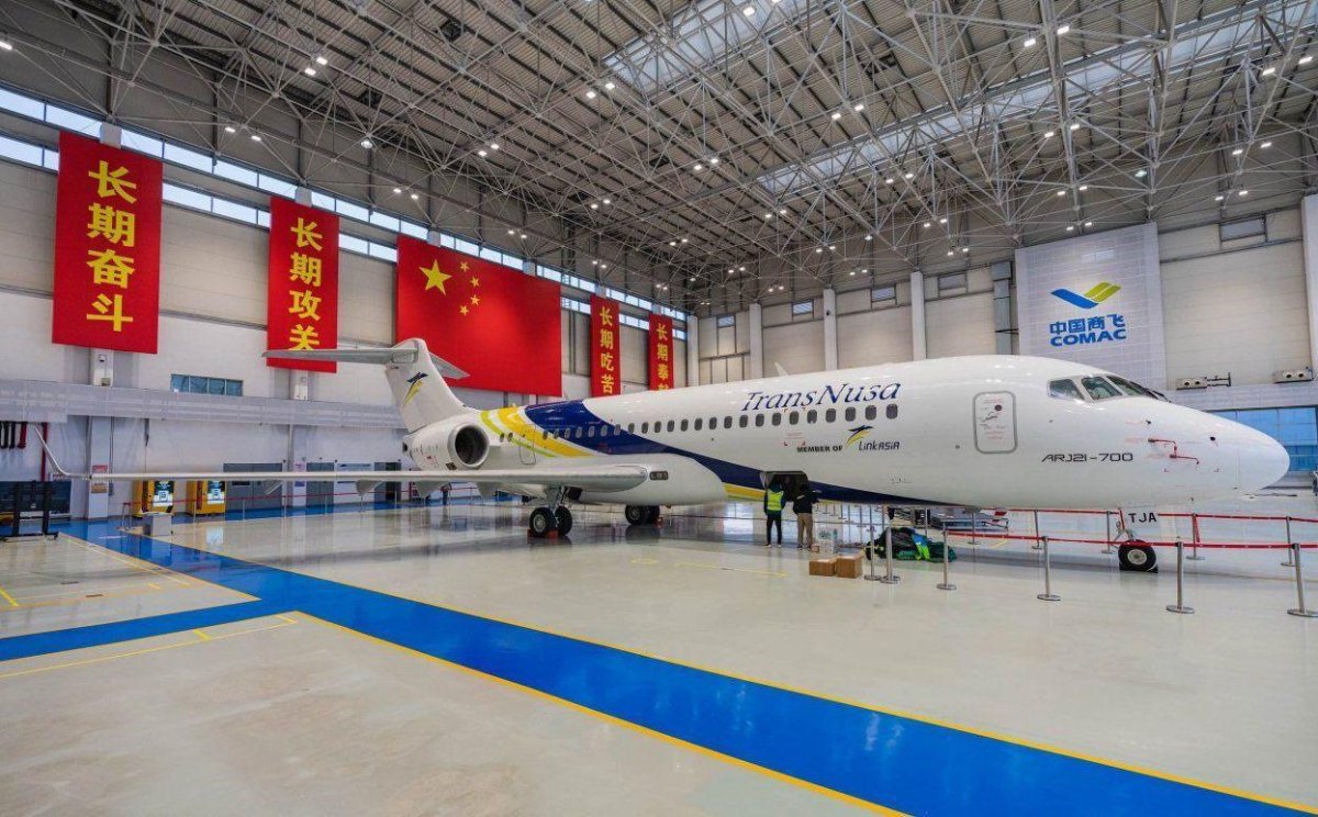 Comac arj21-700