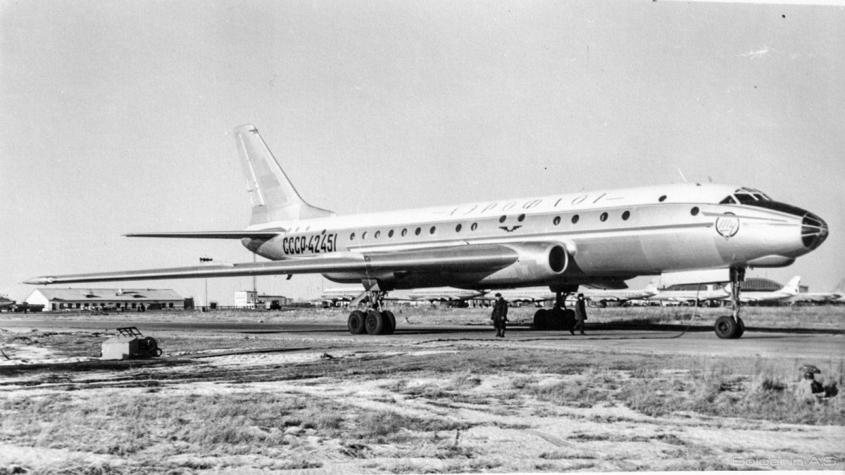 Ту-104 пассажирский самолёт