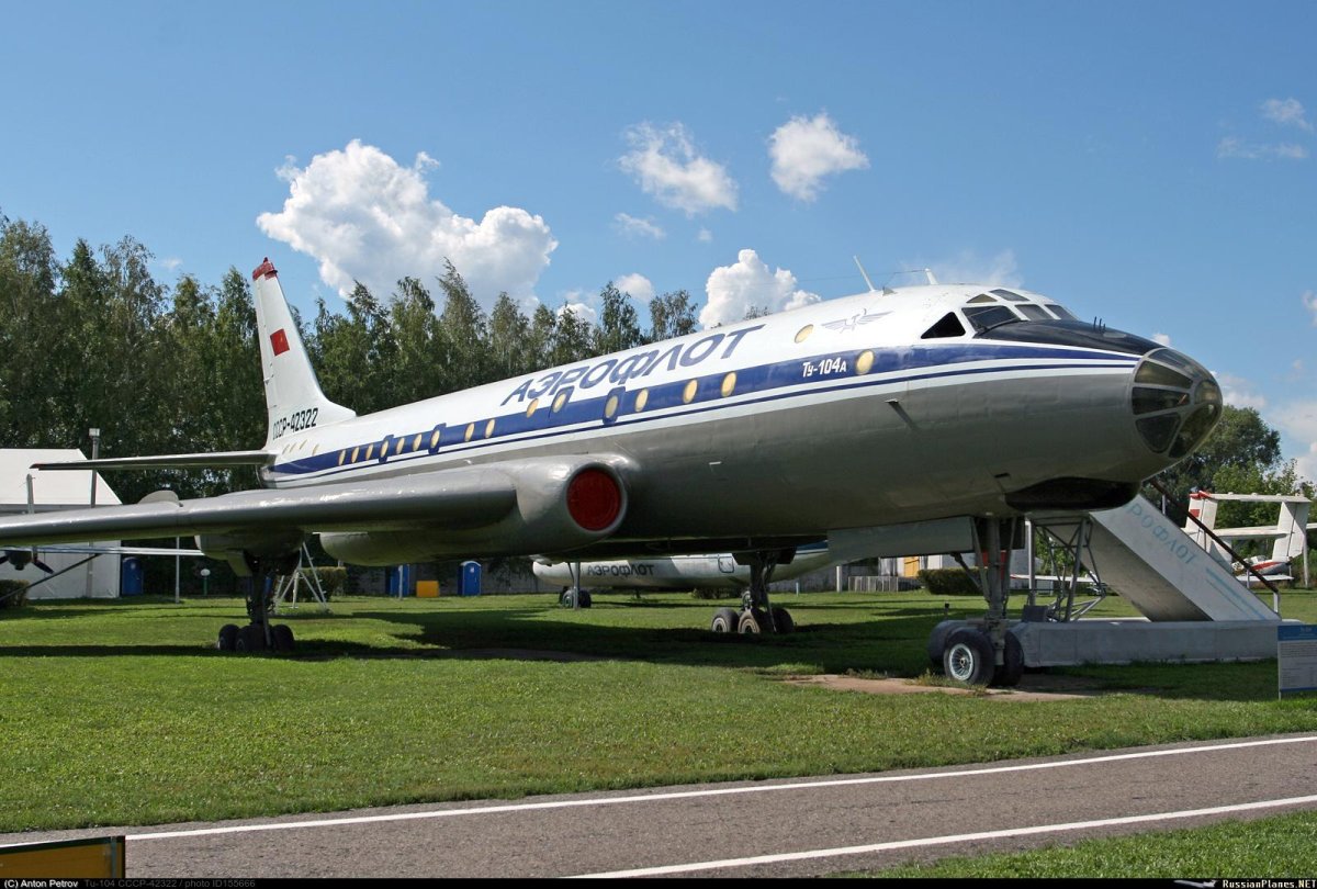 Самолет ту 104