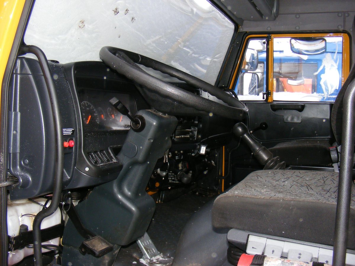 КАМАЗ 65115 самосвал салон