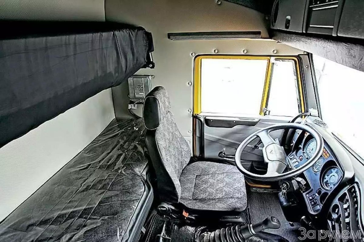 Седельный тягач КАМАЗ 5460 салон