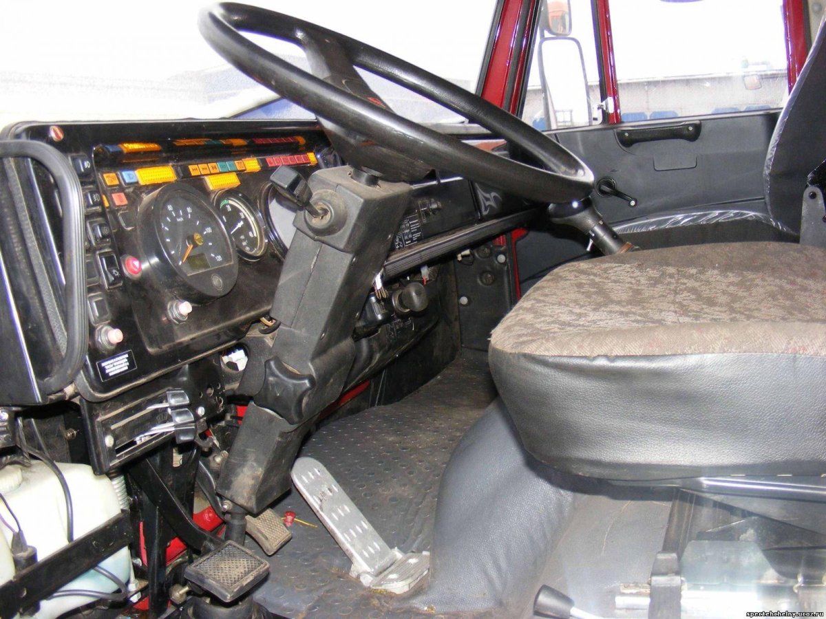 КАМАЗ 6520 кабина изнутри