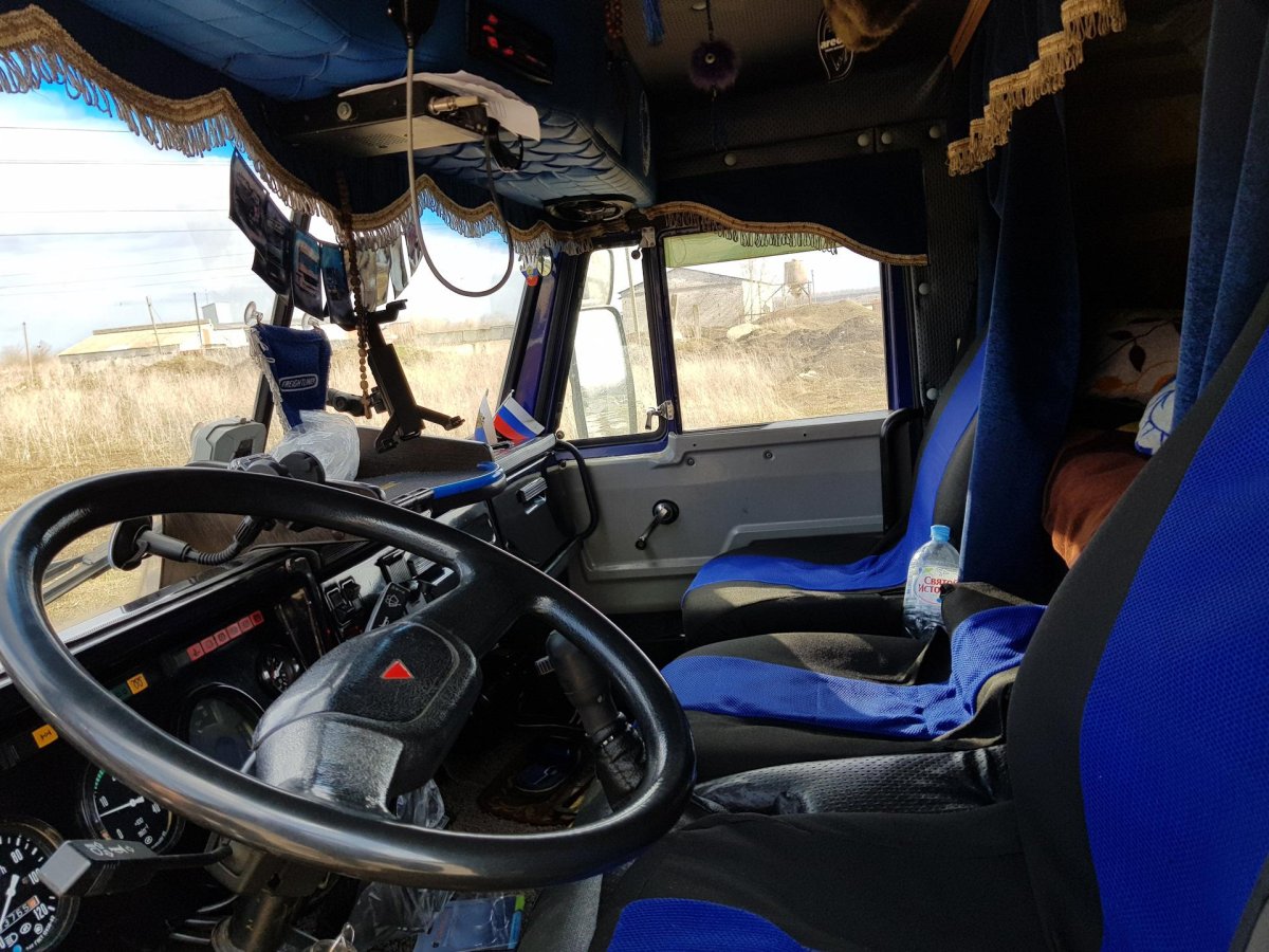 КАМАЗ-53215 салон кабины