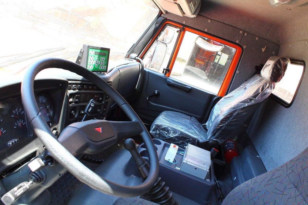 КАМАЗ 6520 кабина изнутри