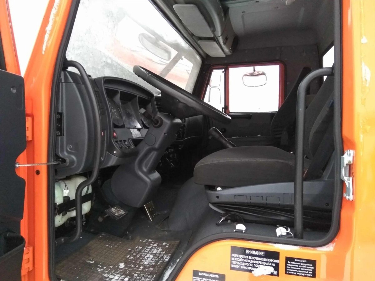 КАМАЗ 65115 самосвал салон