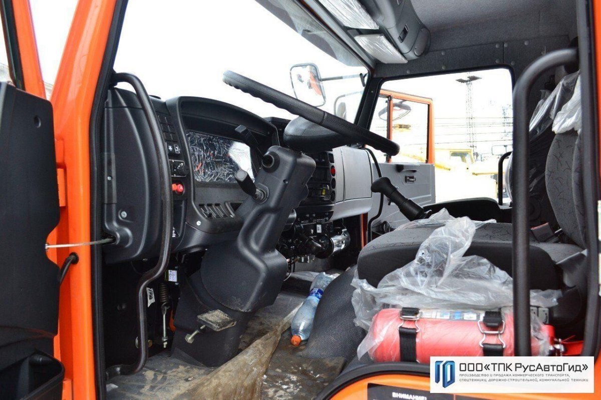 КАМАЗ 43118 салон