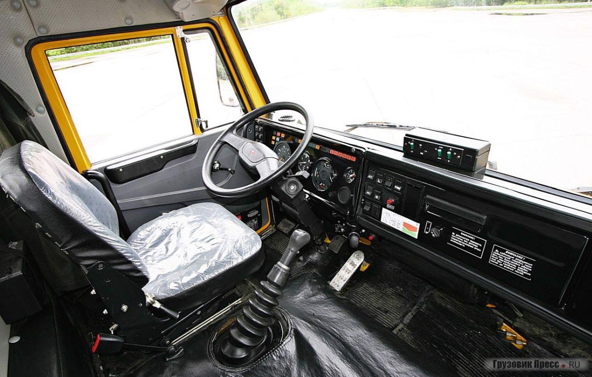 КАМАЗ 4310 самосвал салон
