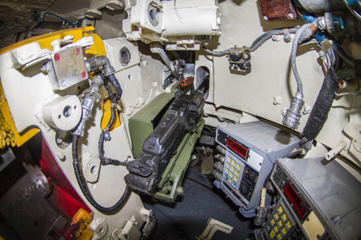 Кабина механика танка т 80