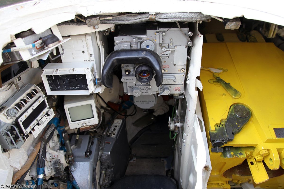 Кабина механика водителя танка т-80