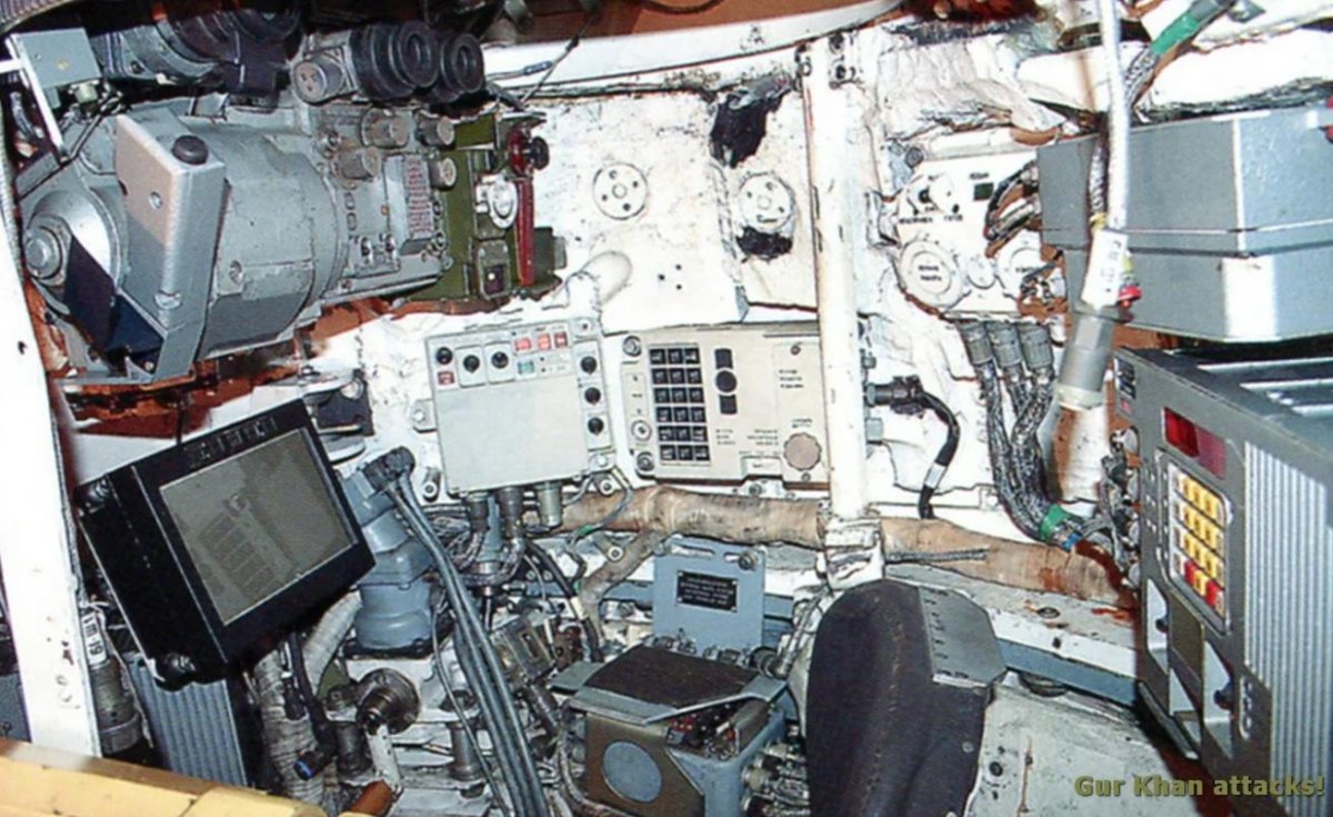 Место механика водителя танка т-80