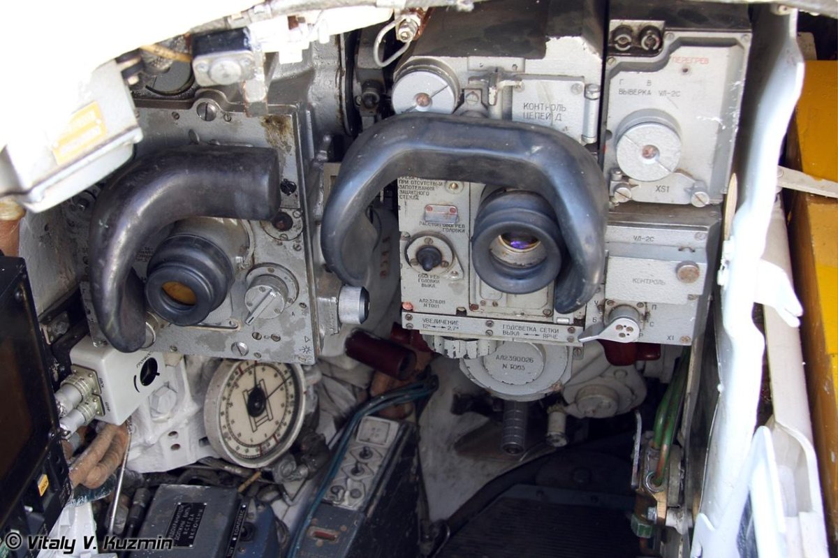 Место наводчика танка т-80