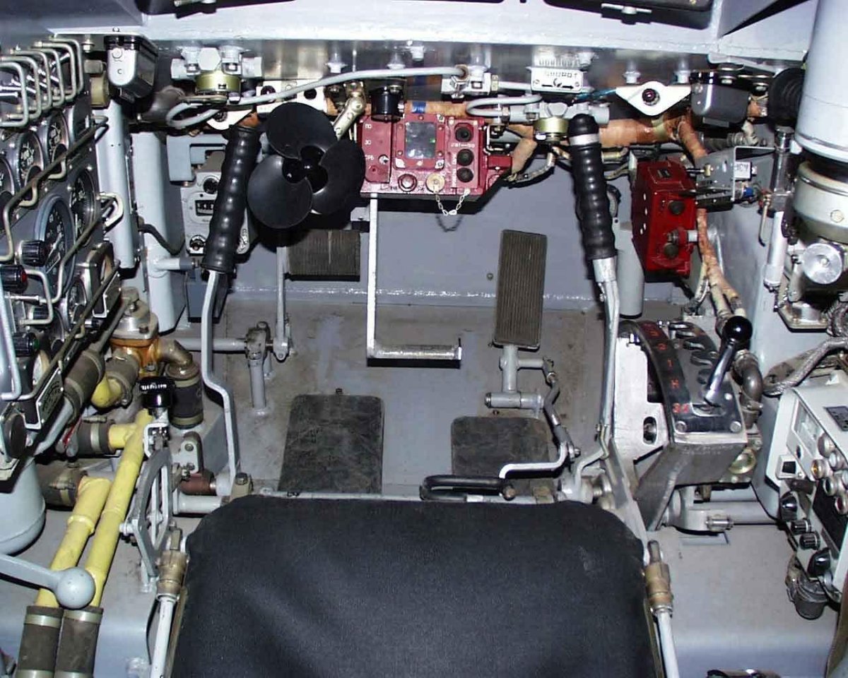 Танк т72 внутри механика водителя