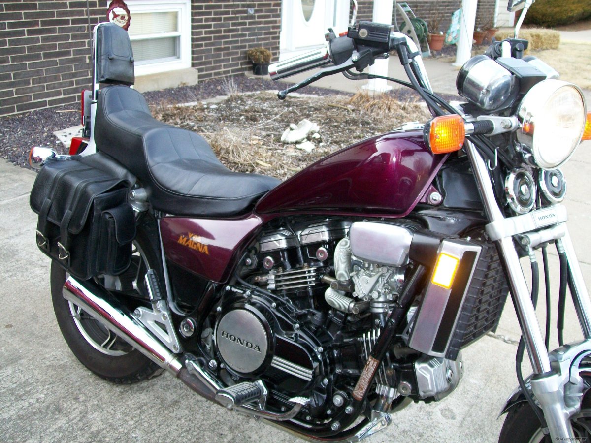 Honda Magna 750 v45