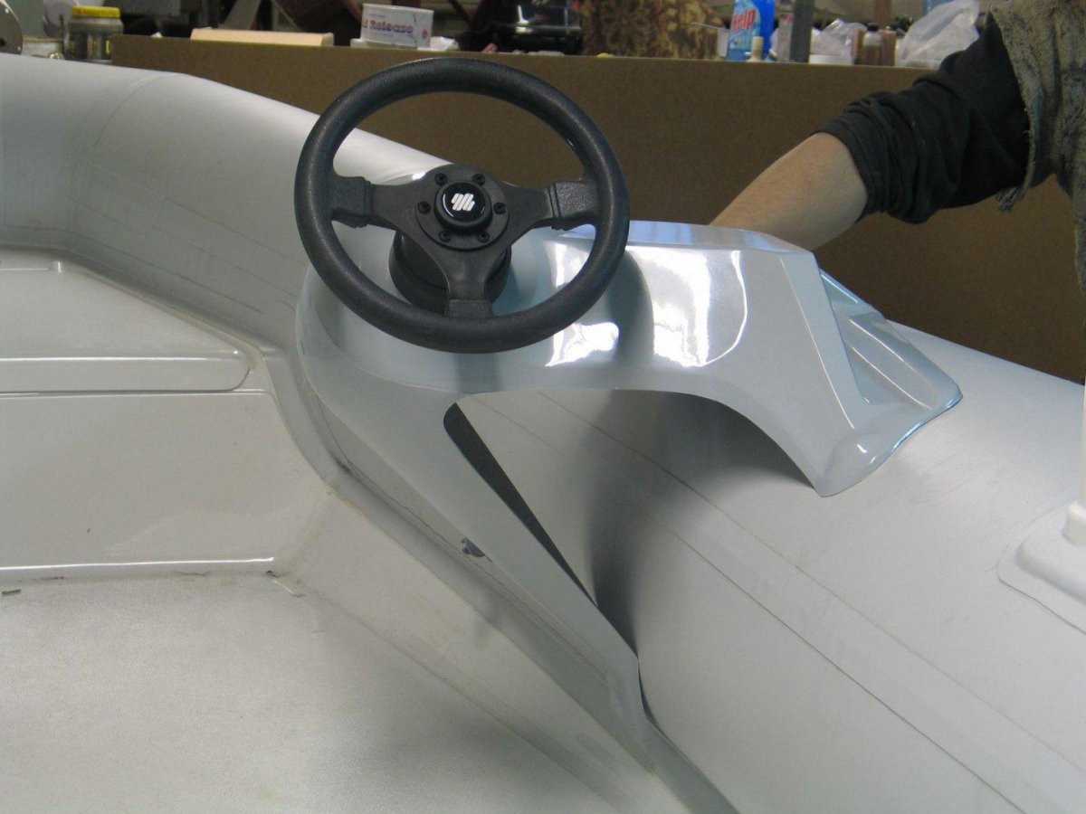 Лодка Баджер 420 рулевая консоль