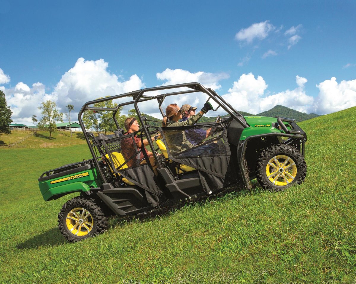 Мотовездеход John Deere Gator